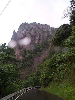 雨に煙る比叡山